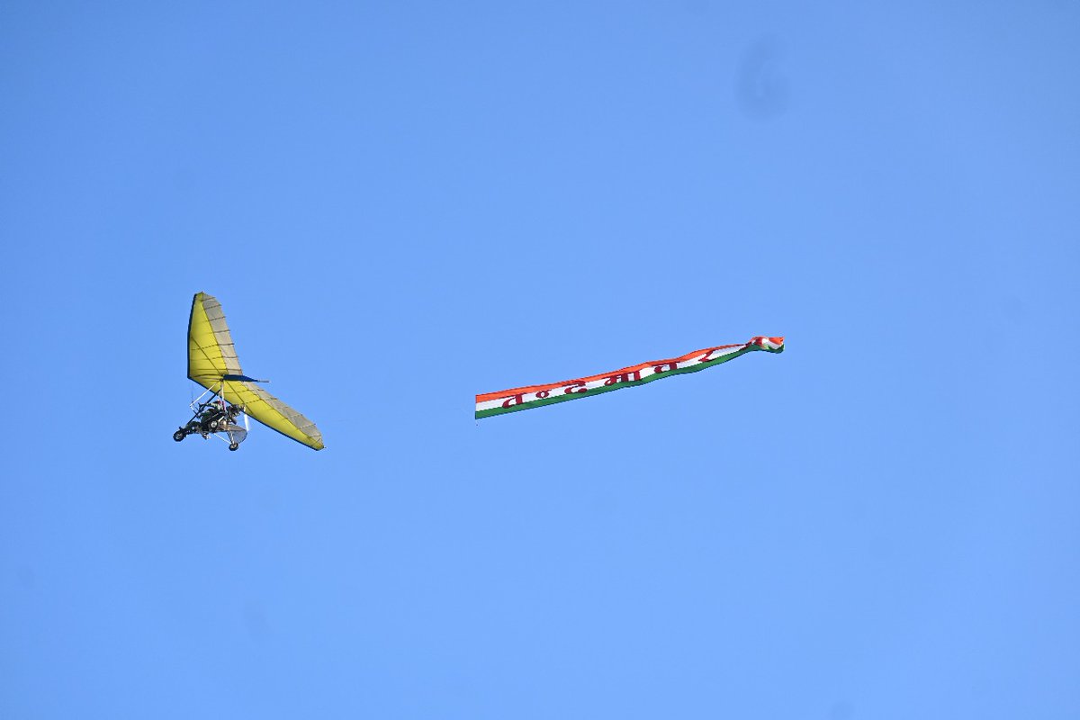 IA_SportsAdvntr's tweet image. Triumph of The Human Spirit of Adventure 

First ever skydive by Lt Col Mayank Nagpal, #IndianArmy, from Powered Hang Glider during airshow by Army Adventure Node in 79th College Raising Day Celebrations at MCTE, Mhow on 01 Oct 2025 

 Extreme flying stunts and choreographed…