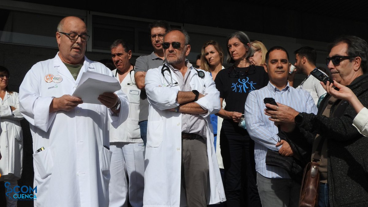 ICOMCUENCA's tweet photo. 🩺 COMCUENCA y su Junta Directiva presente en la concentración contra el Estatuto Marco en el 🏥 Hospital Virgen de la Luz, este 3 de octubre de 2025.
✊ Comprometidos con la defensa de nuestros derechos profesionales y la mejora de la sanidad.
#CLM #EstatutoMarco #comcuenca https://t.co/h7DLHJapki
