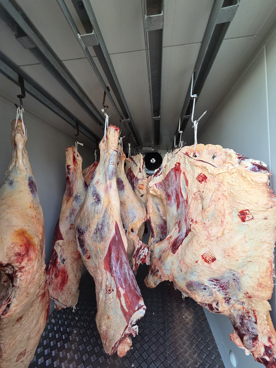 JamesPreuss's tweet photo. Before and after photo, just three hands have seen this before my customer.
1. Me the producer and distributor
2. The micro ab 5km down the road
3. My butcher
Provenance
Traceability
Pasture raised
Full Fart NetNeg
Boxed meat ready for consumers very soon.
#PaddockToPlate https://t.co/Oh2pEsV4W2