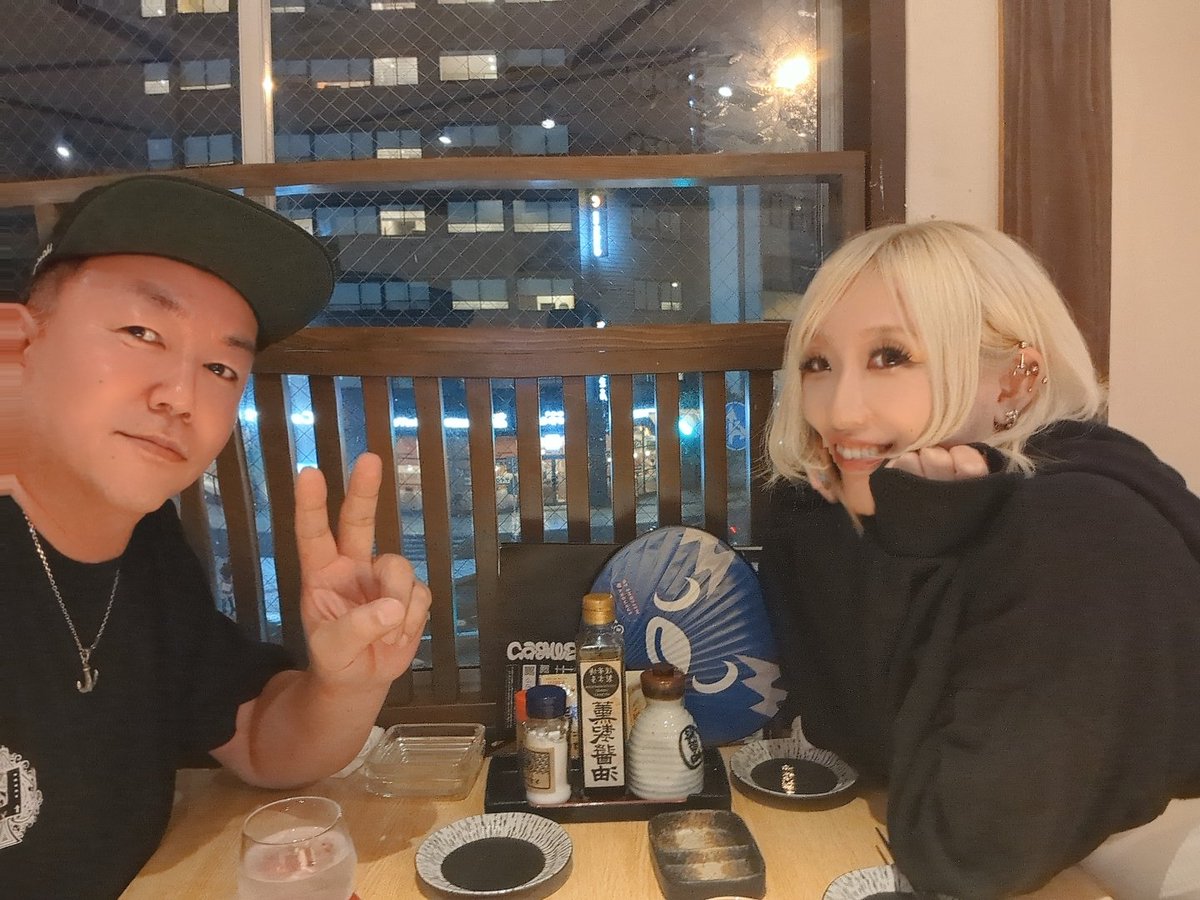 KATSUYA821's tweet image. もう一人TECHDESIGNスタッフと飲み。公式LINE運営担当です
胡麻鯖めっちゃ美味しい✨
#TECHDESIGN