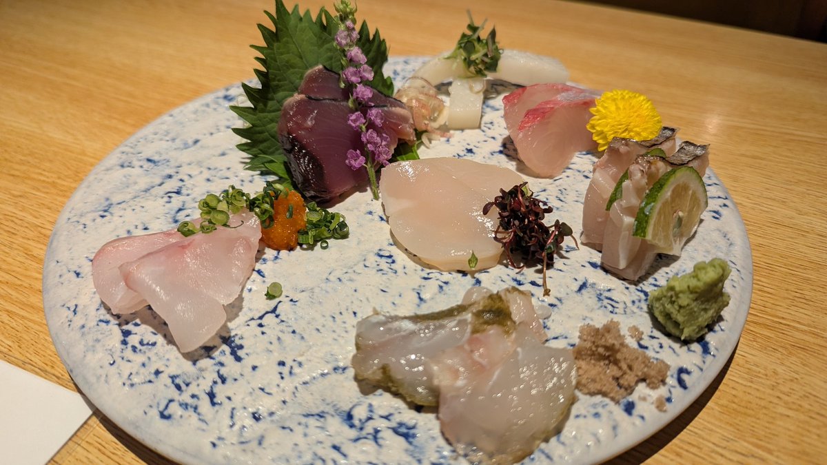KATSUYA821's tweet image. もう一人TECHDESIGNスタッフと飲み。公式LINE運営担当です
胡麻鯖めっちゃ美味しい✨
#TECHDESIGN
