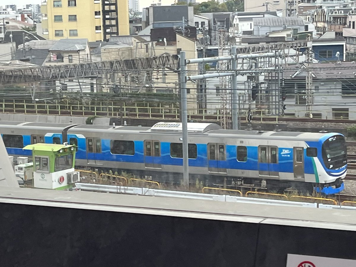 tetudou278's tweet photo. 新しいりんかい線の車両を見た
営業運転を開始してから3日目に見ることができてびっくりした https://t.co/scEjx3NfFG