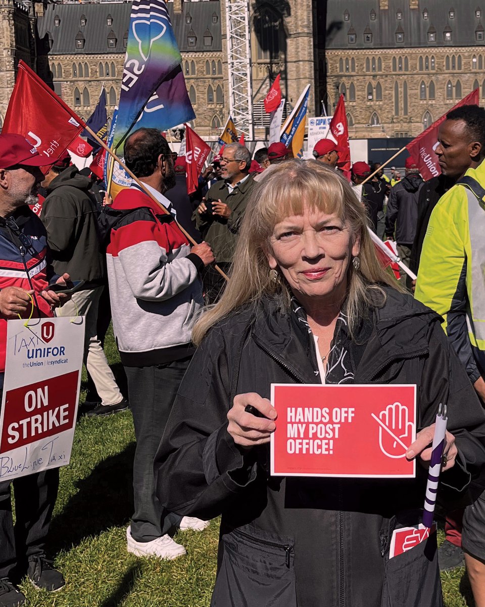 ManitobaNurses's tweet photo. The Canadian Federation of Nurses Unions stand in solidarity with postal workers. CUPW members are defending a service owned by Canadians, for Canadians. Public services connect communities — and they’re worth protecting. ✊✊✊

#Solidarity #PublicServices #CUPW #CFNU #MNU https://t.co/f5KLdGTyeH