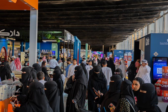 الرياض الدولي للكتاب 2025 يفتح أبوابه في جامعة الأميرة نورة عشاق الثقافة يلتقون بين الصفحات #السعودية 
