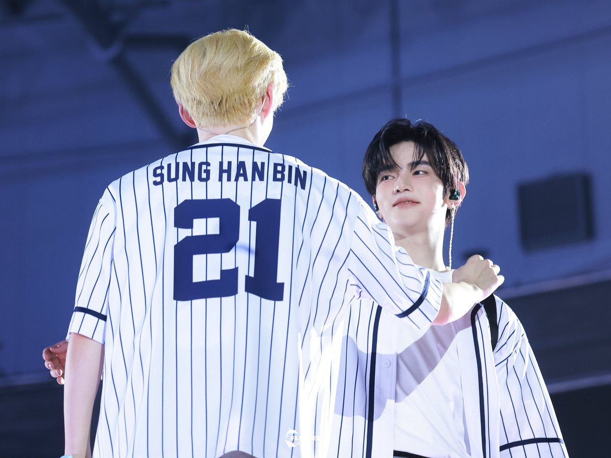 flipped_bbhh's tweet photo. 251003 서울 콘서트 HQ

🥰🥰

#장하오 #ZHANGHAO #章昊 #ジャンハオ
#성한빈 #SUNGHANBIN #成韩彬 #ソンハンビン
#ZB1   #ZEROBASEONE    #제로베이스원 https://t.co/6F3aTZ00Fz