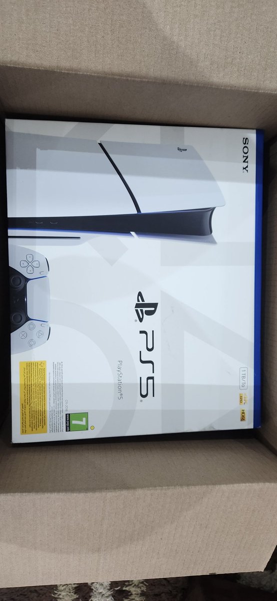 ThashkinG's tweet photo. Thank you PS4 for 9 years of quality service #YouWillNeverBeForgotten 🫡🫡 https://t.co/rKizpzDSBD