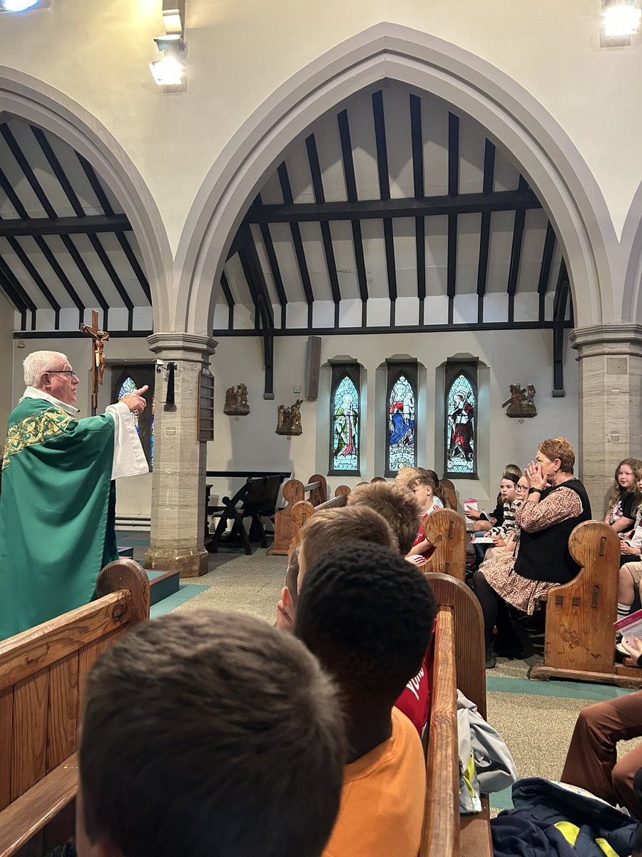 mrspyear4's tweet image. We had a wonderful morning celebrating mass with Father Kevin @OURLADYSASPULL