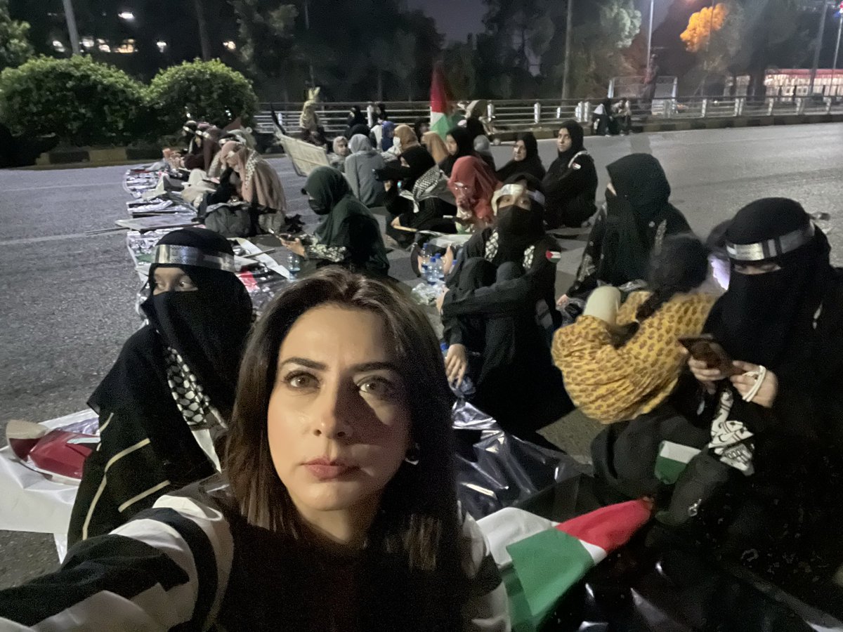 zeshmohmand's tweet photo. شفا یوسفزئی اسرائیل کے خلاف احتجاج میں موجود ہے!! https://t.co/4LatmZ4Inl