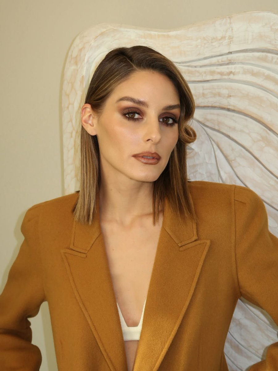 hiamag's tweet image. إشراقة النجمات تضيء منصات أسبوع الموضة لربيع 2026 ✨.. صيحات جمالية جريئة تستحق التجربة
hiamag.com/node/1788369
#SpringSummer2026 #FashionWeek