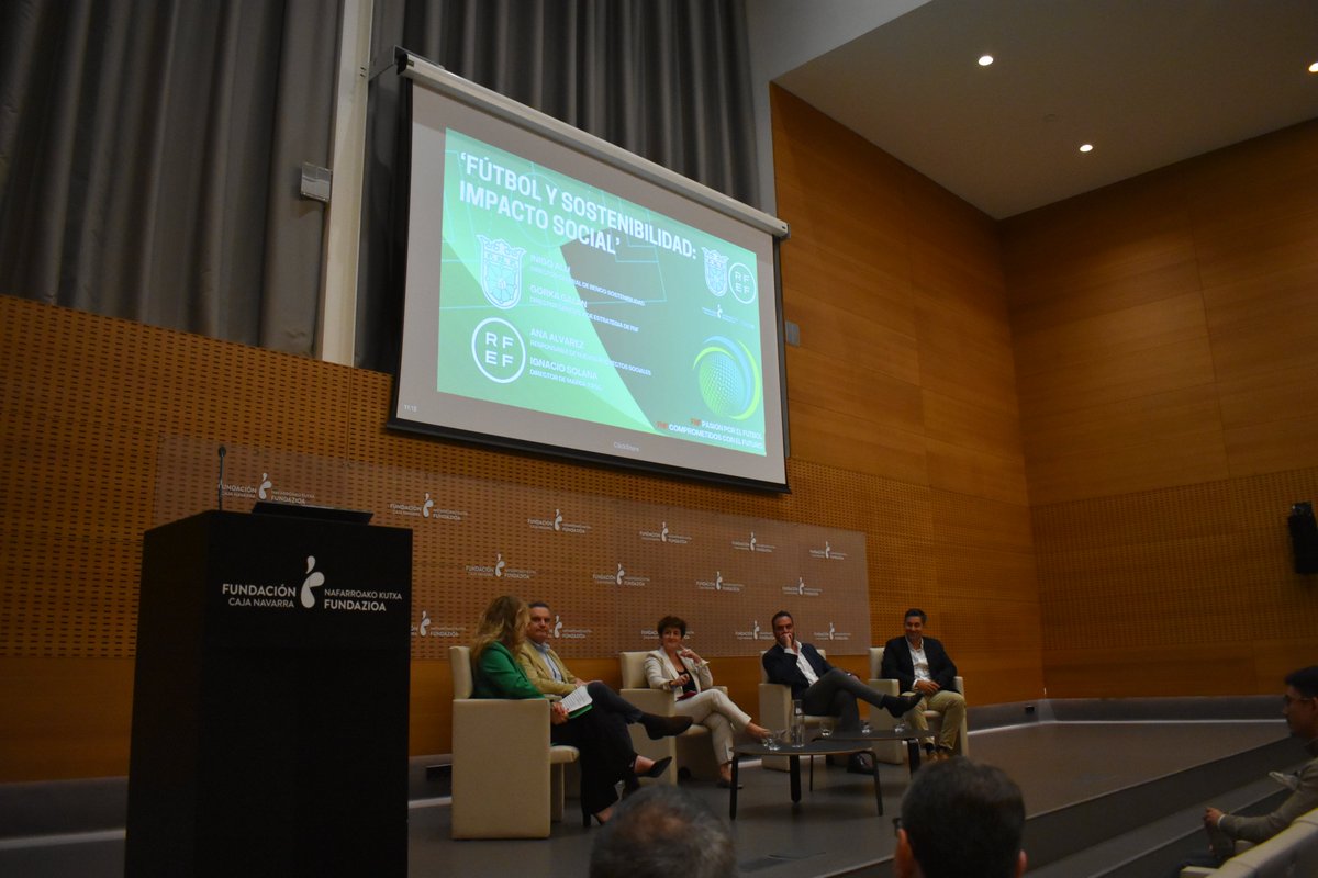 <a href="/CivicanFCN/">CIVICAN</a> <a href="/fundacionbetis/">fundacionbetis</a> <a href="/byforevergreen/">Forever Green</a> <a href="/Paralimpicos/">Comité Paralímpico Español</a> <a href="/AlbertoJcasas/">Julio Alberto ©️</a> <a href="/FundacionRelife/">Fundación Relife</a> <a href="/rfef/">RFEF</a> <a href="/Francisco_Botia/">Paco Botía</a> <a href="/inigoalli/">Íñigo Alli</a> <a href="/gj83g/">Gorka.Galán</a> ♻️🌍 La Federación #Navarra de #Fútbol y la <a href="/rfef/">RFEF</a> celebran la I jornada '#FútbolYSostenibilidad'

4⃣ ponencias:

🗣️ <a href="/fundacionbetis/">fundacionbetis</a>+<a href="/byforevergreen/">Forever Green</a>
🗣️ <a href="/Paralimpicos/">Comité Paralímpico Español</a>
🗣️ <a href="/AlbertoJcasas/">Julio Alberto ©️</a>+<a href="/FundacionRelife/">Fundación Relife</a>
🗣️ #FNF+<a href="/rfef/">RFEF</a> 

📍 <a href="/CivicanFCN/">CIVICAN</a> 

futnavarra.es/pnfg/NNws_ShwN…