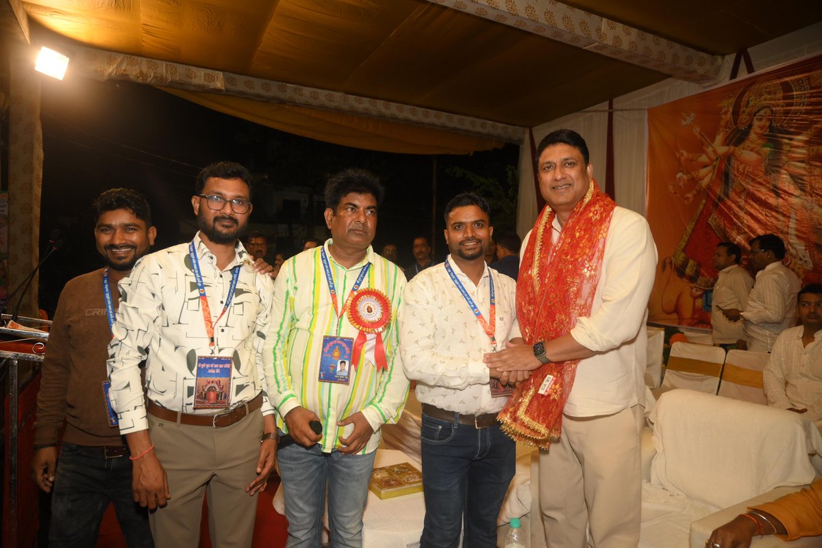 श्री दुर्गा पूजा एवं रावण दहन समिति अरगोड़ा द्वारा मंडा मैदान अरगोड़ा चौक में आयोजित रावण दहन कार्यक्रम में माननीय मुख्यमंत्री आदरणीय श्री <a href="/HemantSorenJMM/">Hemant Soren</a> जी एवं अन्य सम्मानित अतिथियों संग शामिल होकर सभी को #विजयदशमी की शुभकामनाएं दी।
#Dussehra2025 #Vijayadashami2025