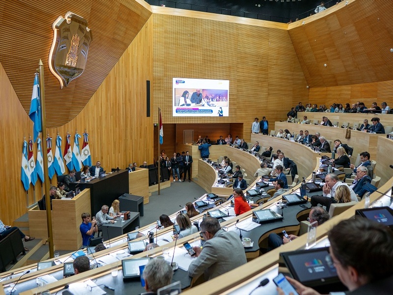 🏘️📜 Se aprobó la Ley de #Loteos Cooperativos en #Córdoba

Incorpora a #cooperativas, #mutuales, #sindicatos y #AsociacionesCiviles sin fines de lucro al régimen de loteos sociales.

Amplia el acceso a suelo urbano y el derecho a la #vivienda

➕en ansol.com.ar/ley-de-loteos-…