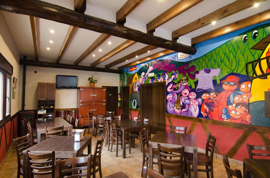 🍴 Descubre nuestros asociados: 
🌟 Bar Restaurante El Rinconcillo en #Bronchales 🍂 
Un lugar imprescindible en plena Plaza de la Sopeta, corazón festivo del pueblo, donde tradición y buena mesa se dan la mano...
🥩tapas , embutidos, carnes...
albarracinturismo.com/item/bar-resta…