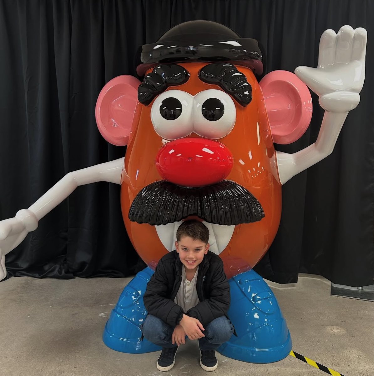 TinakiniryMgmt's tweet image. Everett and Mr. Potato Head👏👏👏
#bts working at Hasbro Toys!
#kidmodel #bookedbytina #mrpotatohead