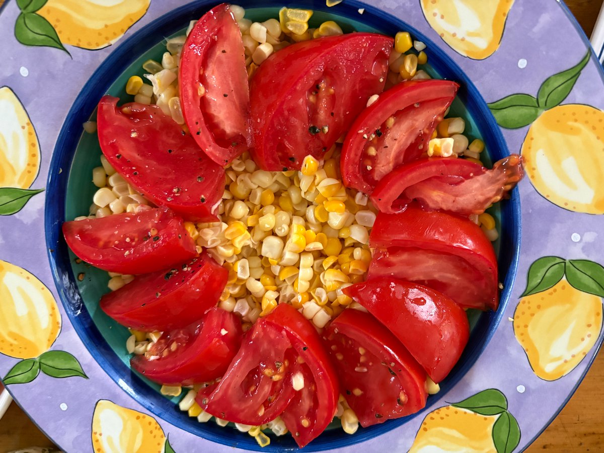 10/3 Samantha Heller's Health &amp; Nutrition Show, <a href="/NYUDocs/">Doctor Radio</a>, 12-2 pm ET: RD's Rebecca Hirsch &amp; Jennifer Encarnacion: tips for managing #breastcancer. Dr Bill Sullivan Jr detangles the #Tylenol confusion. Open phones. 877-NYU-DOCS. 

Farm fresh autumn corn &amp; tomato salad