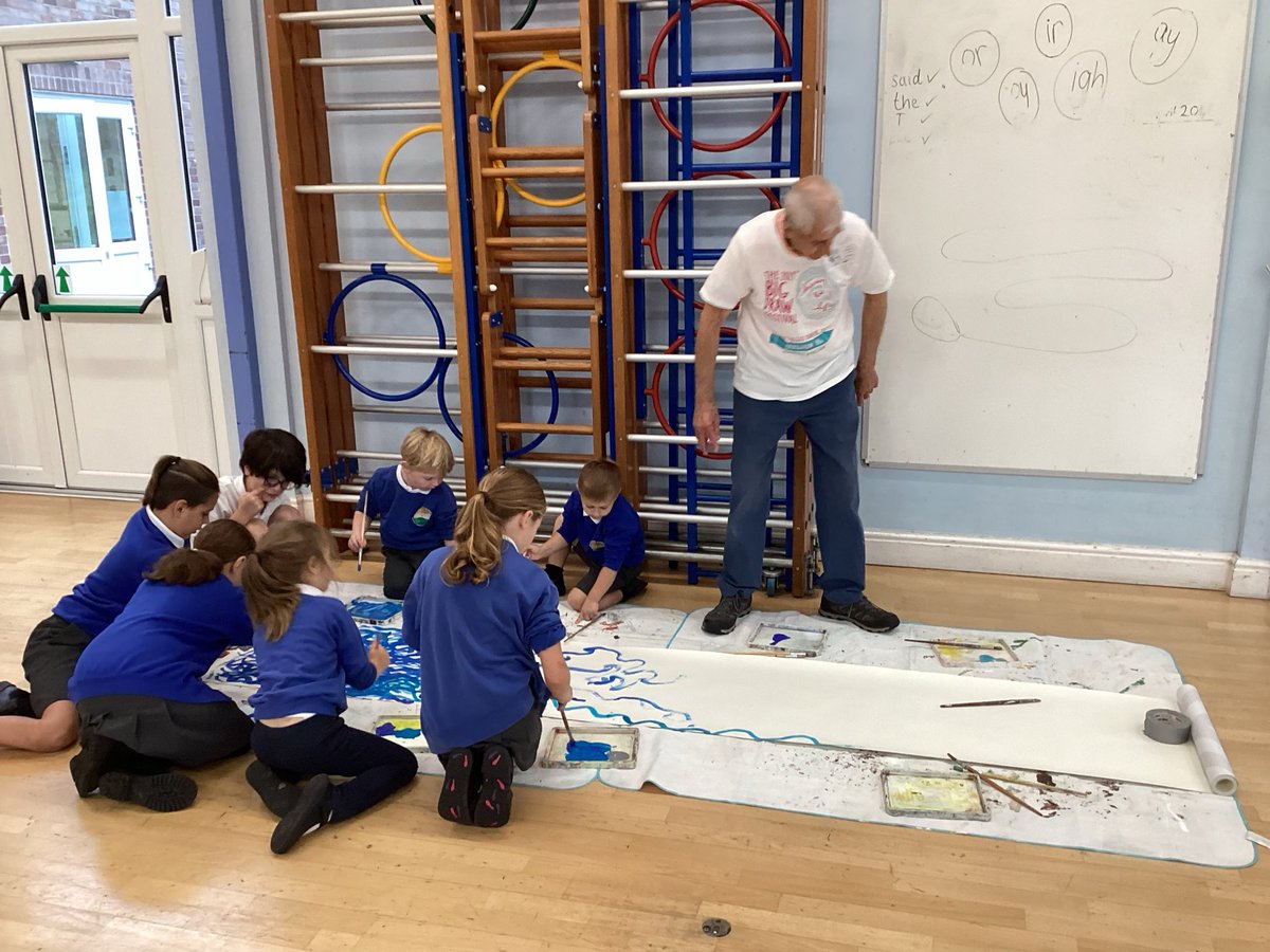 SAPSFontmell's tweet photo. Having a fantastic time during todays Art Extravaganza #art https://t.co/5tNe5qPFXD