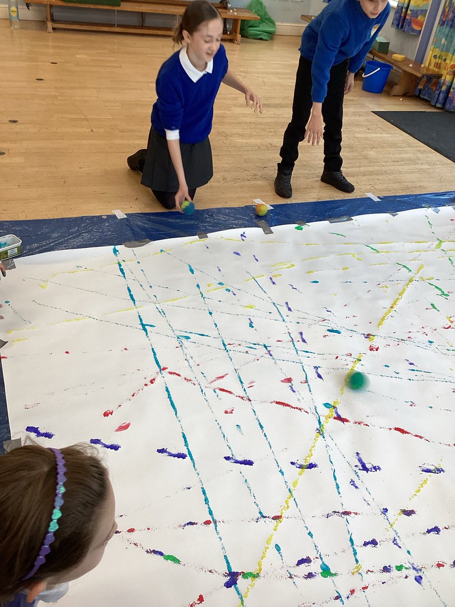 SAPSFontmell's tweet photo. Having a fantastic time during todays Art Extravaganza #art https://t.co/5tNe5qPFXD