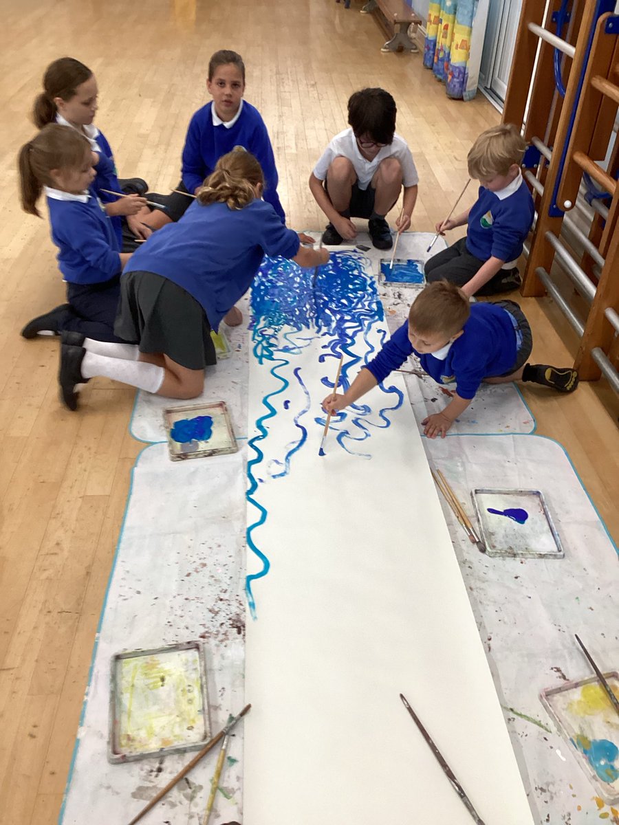SAPSFontmell's tweet photo. Having a fantastic time during todays Art Extravaganza #art https://t.co/5tNe5qPFXD