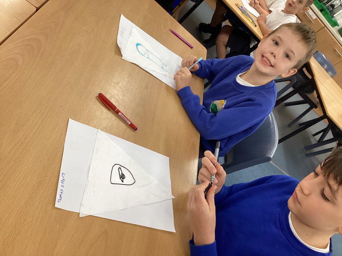SAPSFontmell's tweet photo. Lots of fun activities during todays Art Extravaganza #art https://t.co/3wf53cEhFq