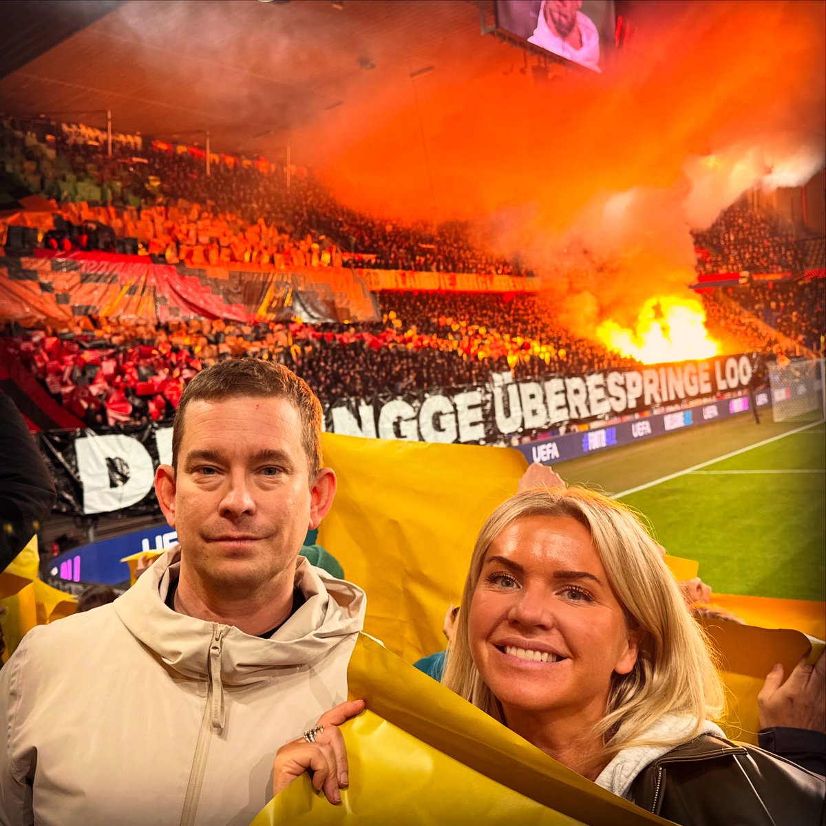 Erik Niva (@erikniva) on Twitter photo Ett hyperavancerat tifo, en skummande Muttenzerkurve och världens bästa lilla kub till fotbollstrollare.
Basel-Stuttgart 2:0.
Jag vet inte exakt vad ni tror om den schweiziska matchupplevelsen, men jag kan nästan lova att ni underskattar den.
tv.aftonbladet.se/video/390157/f… Ett hyperavancerat tifo, en skummande Muttenzerkurve och världens bästa lilla kub till fotbollstrollare.
Basel-Stuttgart 2:0.
Jag vet inte exakt vad ni tror om den schweiziska matchupplevelsen, men jag kan nästan lova att ni underskattar den.
tv.aftonbladet.se/video/390157/f…