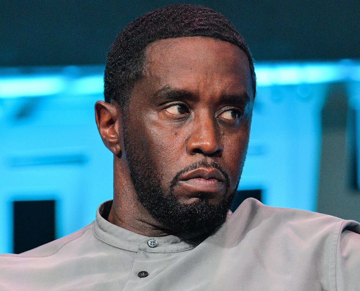 dailystar's tweet image. P Diddy trial bombshells - Freak Off videos, baby oil stash and mansion attack #pdiddy #seancombs dailystar.co.uk/showbiz/us-sho…