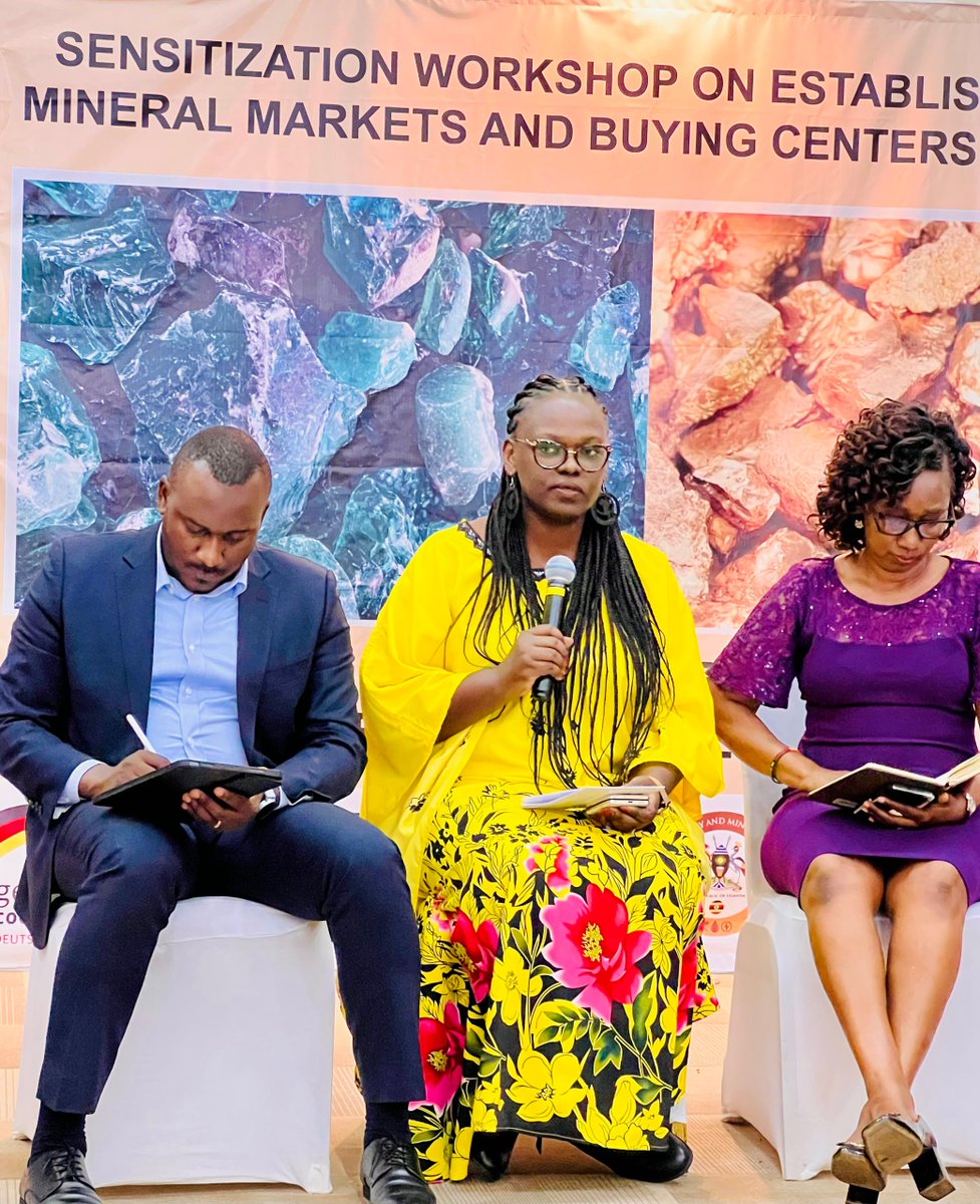 planetGOLD_UG's tweet photo. 🧵1/2 Our Project Manager @LynnGitu told the panel that women &amp; youth in #ASGM can benefit from mineral markets &amp; buying centres. 

With #planetGOLD’s push for formalisation, they can access opportunities by building skills that can help them move closer to their income goals. https://t.co/LJ5J6bT3A7