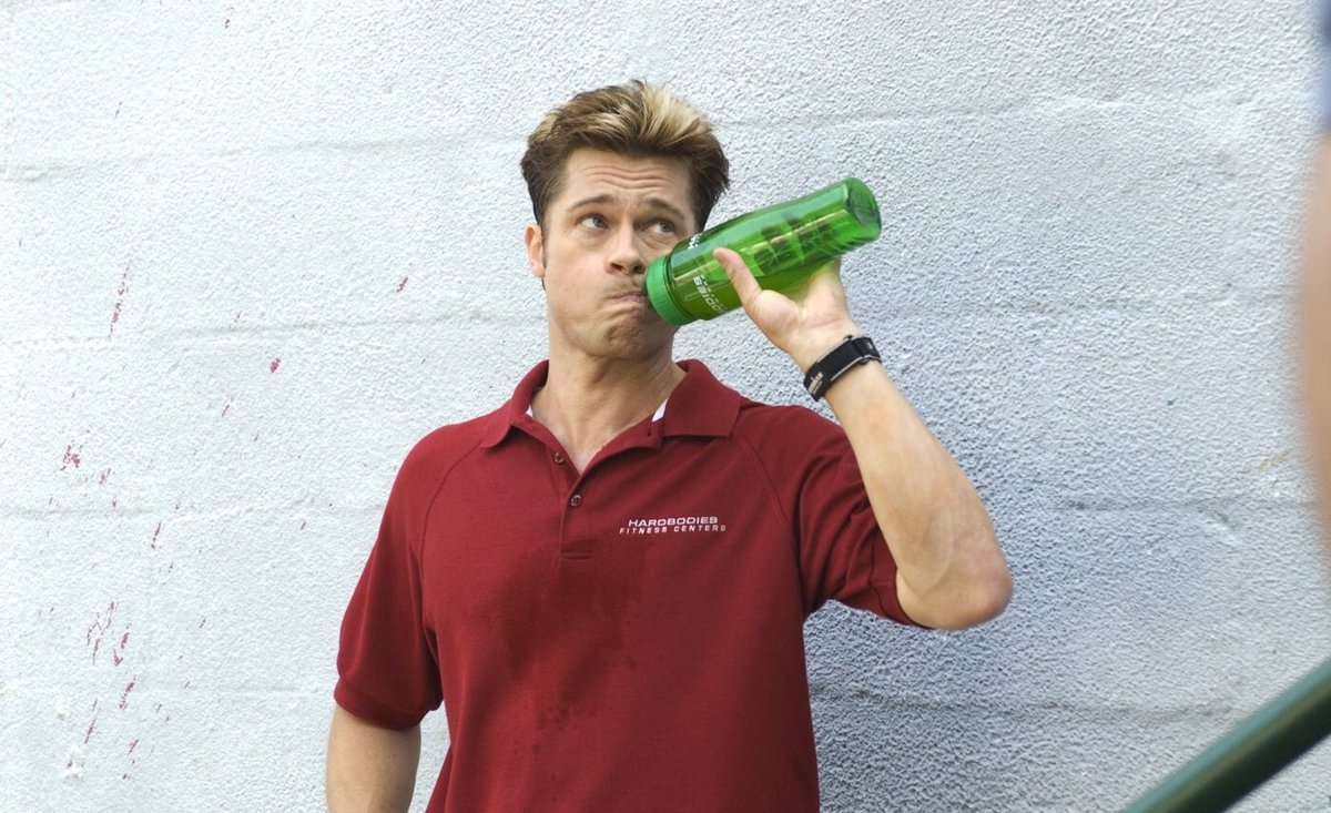 joeclaxton23's tweet photo. Burn After Reading (2008)

A Coen comedy where no one is reading, everyone burns, and Brad Pitt invents the golden age of himbo cinema.   

Rest in Peace, Chad. 

****  
#burnafterreading #coenbrothers https://t.co/sRKg0d0BVs