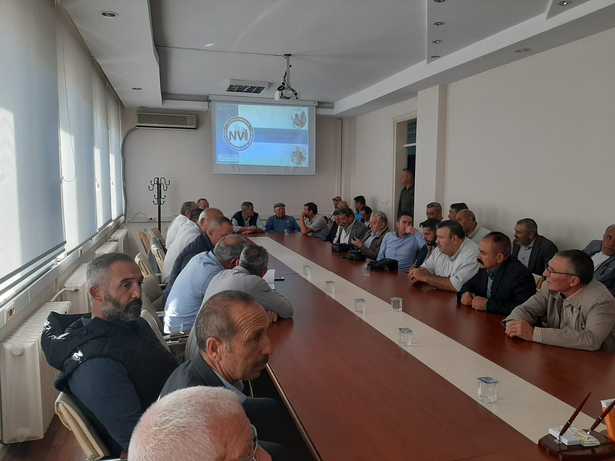 İl Müdürlüğümüz Koordinesinde düzenlenen ve Merkez İlçe Nüfus Müdürü Dilek Çörük başkanlığında toplanan Merkez Köy Muhtarlarımıza Evlendirme Memurluğu eğitimi ve (MAKS)Mekansal Adres) eğitimi verildi.<a href="/aktasnaci/">Naci Aktaş</a> <a href="/itasyapan/">İbrahim Taşyapan</a> <a href="/TCNufus/">Nüfus ve Vatandaşlık İşleri Genel Müdürlüğü</a> <a href="/canerkosek/">Caner Cavit KÖSEK</a> <a href="/TC_UsakValiligi/">Uşak Valiliği</a>