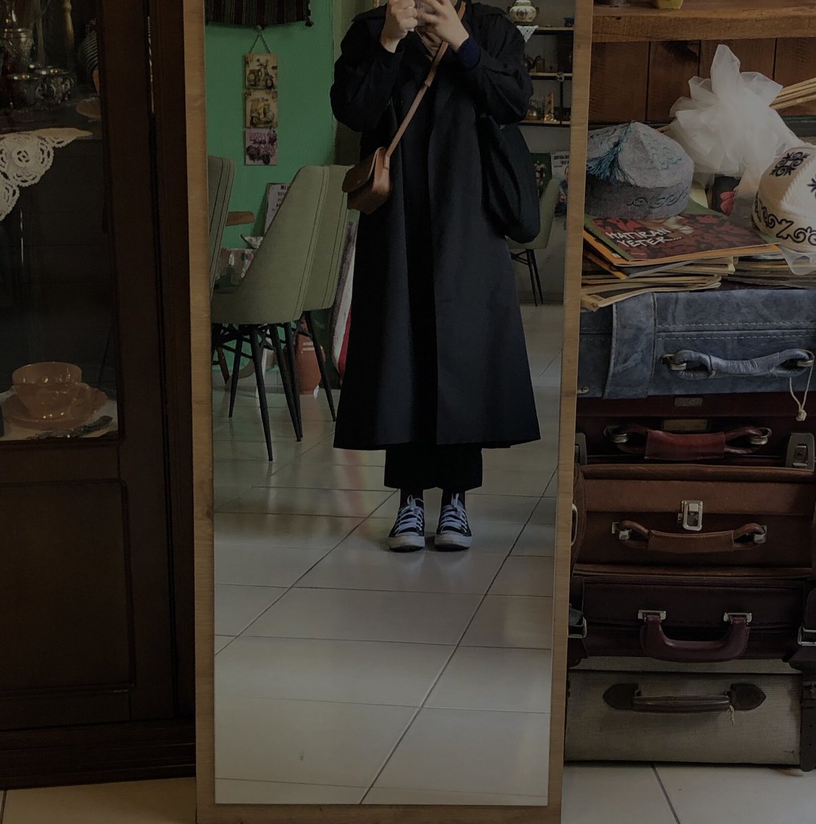 Bazen şu fani dünyayı ebede  bırakmak istersin🕊️