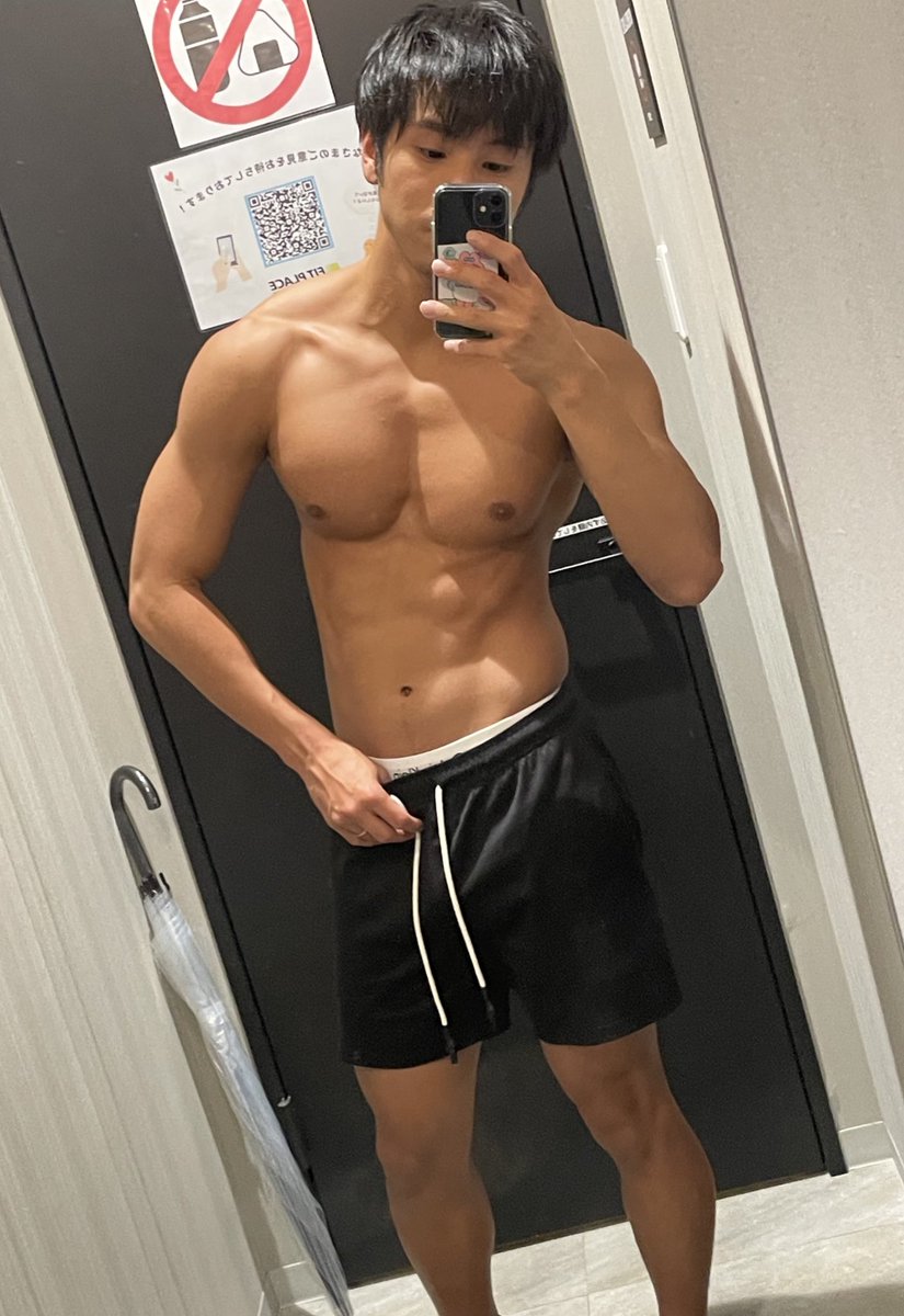 今日は胸トレでした！最近、マシン系は限界まで(潰れるまで)を意識してやってます💪