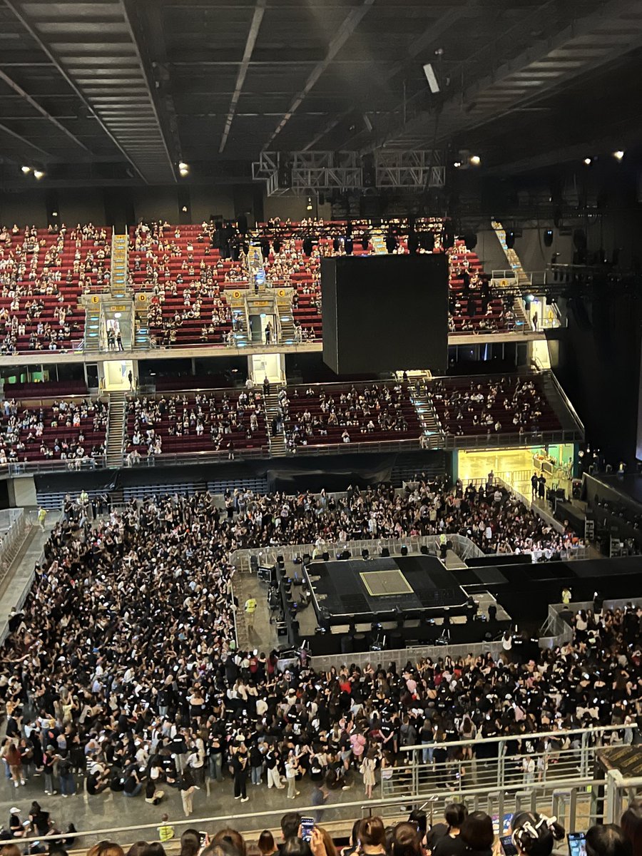 Rattawan2728's tweet photo. ตื่นเต้นอ่ะ 😘🥰 
#MAGICMAN2WORLDTOUR 
#MAGICMAN2inBKK 
#jacksonwang https://t.co/Ipg5STmaN4