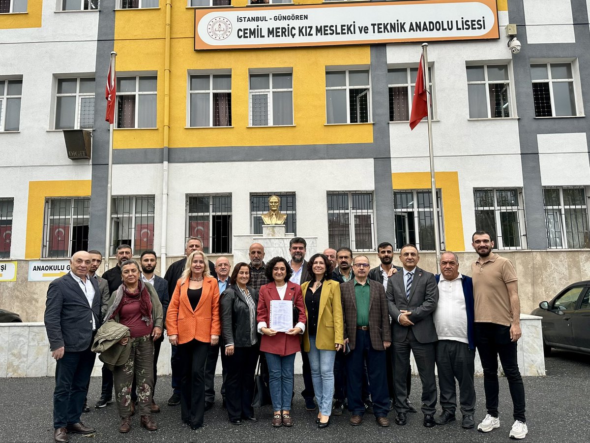 Mazbatamızı Aldık!

Pazar günü gerçekleştirdiğimiz İlçe Kongremizin ardından yeni seçilmiş İlçe Yönetim Kurulu ve İl Delegelerimizle mazbatamızı İlçe Seçim Kurulundan aldık.