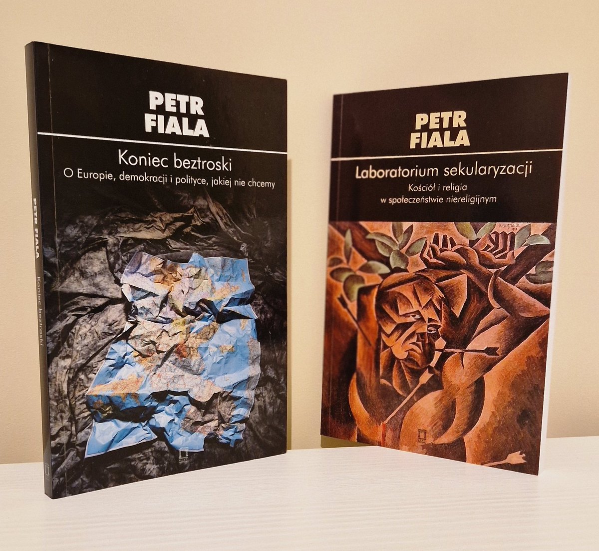Kogo OMP popiera w czeskich wyborach? Formalnie nikogo, zresztą i tak to nie ma najmniejszego znaczenia, ale lepiej, by wygrał Petr Fiala. To zimna, obiektywna opinia, bo przecież cóż nas z Czechami łączy poza wspólną habsburską przeszłością i dlaczego miałoby nam zależeć?
;)