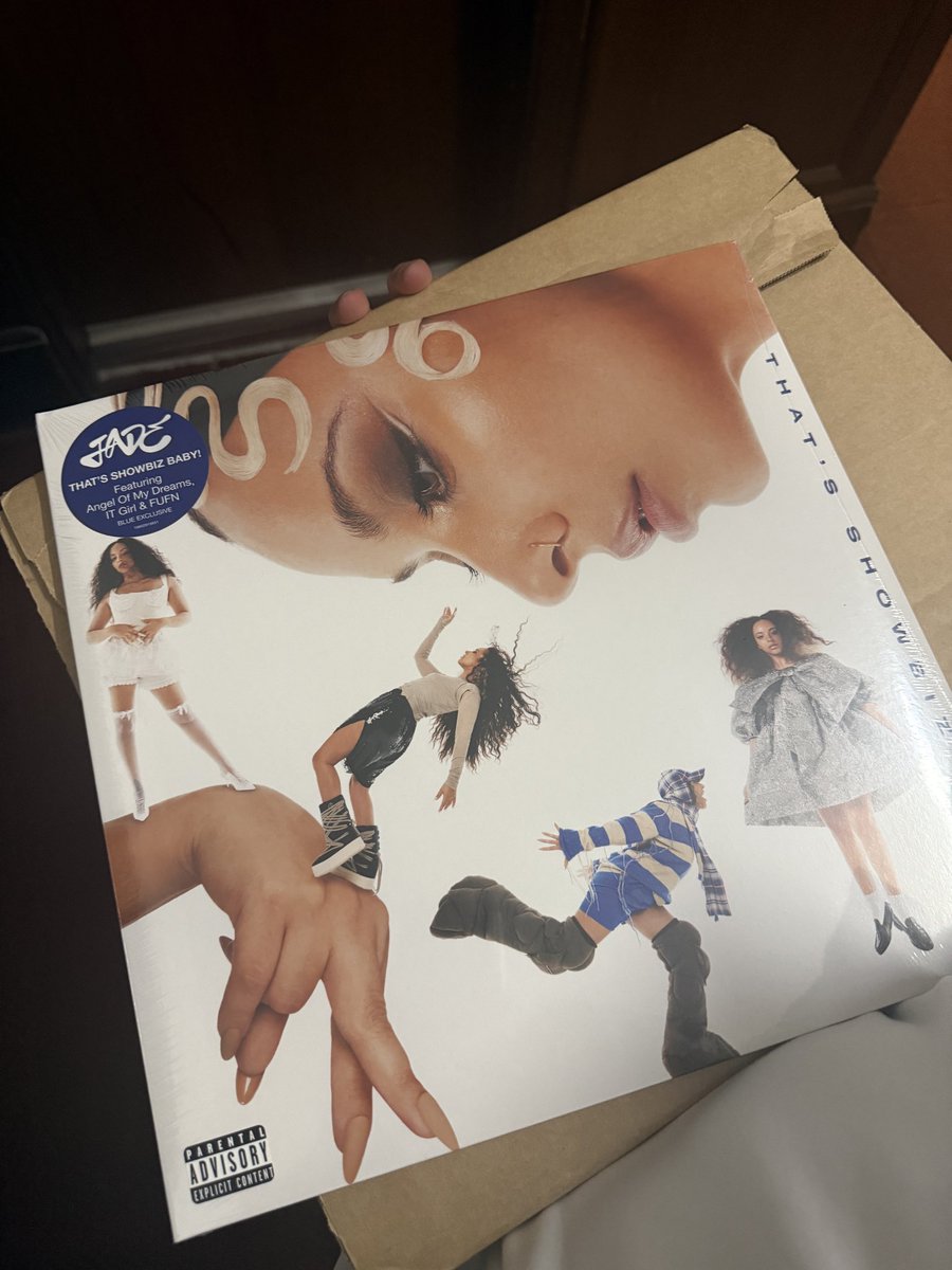 ArthurPapas17's tweet photo. That’s Showbiz Baby! Vinyl finally arrived 😍 https://t.co/OwXlF4wOuK