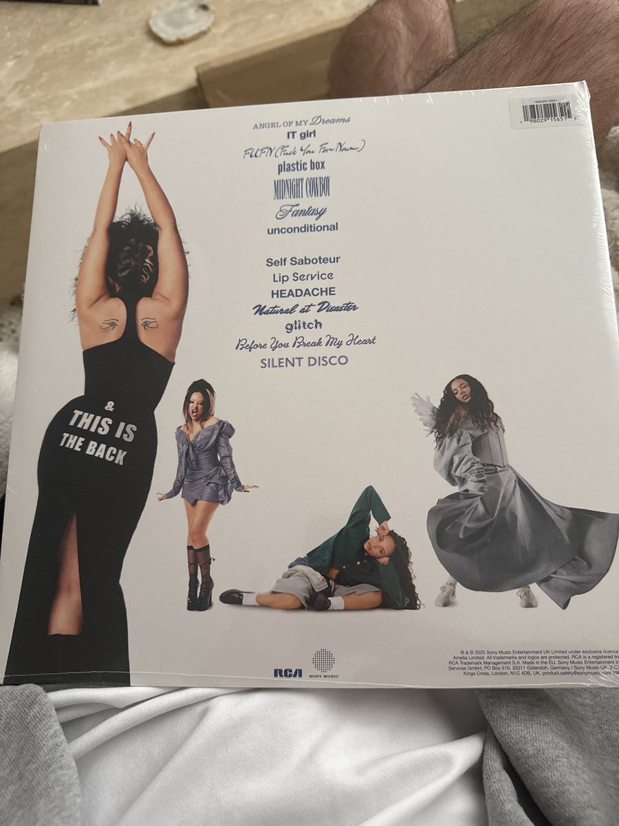 ArthurPapas17's tweet photo. That’s Showbiz Baby! Vinyl finally arrived 😍 https://t.co/OwXlF4wOuK
