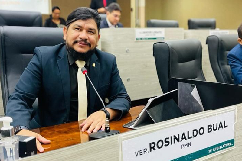 AmazonasAtual's tweet image. 🚨 Vereador Rosinaldo Bual (Agir) foi preso na manhã desta sexta-feira (3) em Manaus por suspeita de “rachadinha” com uso de mais de 100 assessores na CMM. Gaeco/MPAM apreendeu três cofres no gabinete.
#Manaus #CMM #MPAM #Política