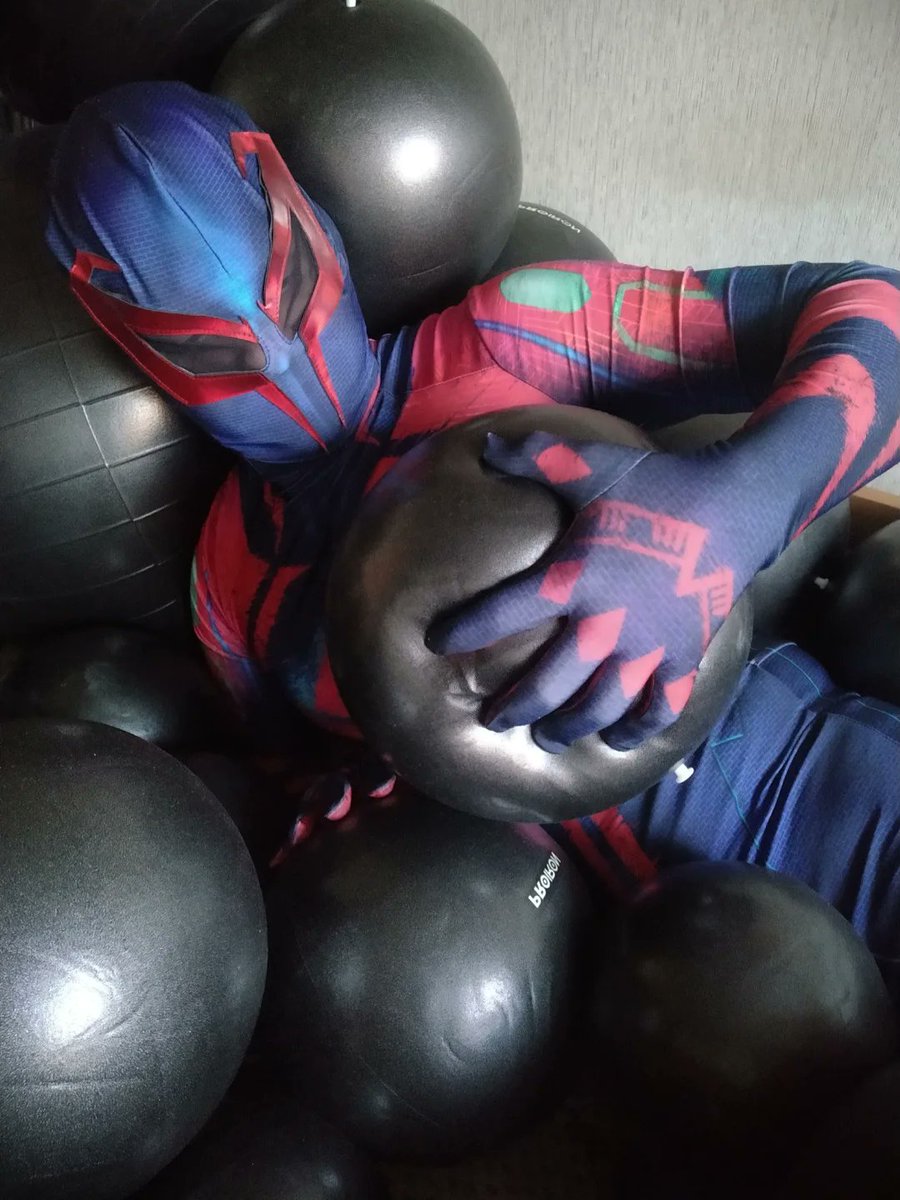 Don't you want to lie down with me, relax, and... what? Wait, one ball is stuck... Uhhh...

#cosplay #cosplayers #cosplayguys #malecosplay #maleversion #superhero #gaycosplay 
#spiderman #spidermancosplay #spiderweb #spiderman2099 #amazingspiderman #spiderverse  #Kronosunveiled