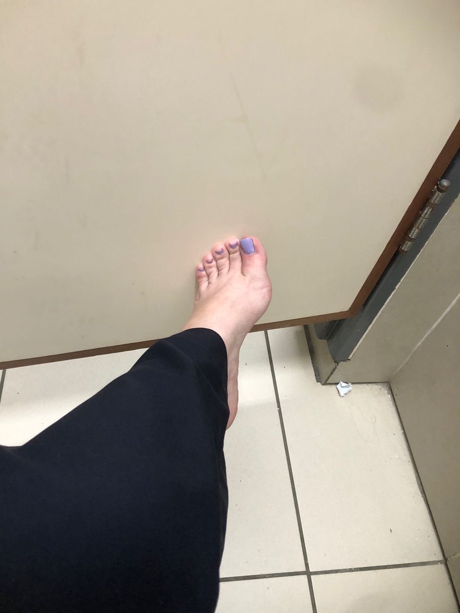 Casal_PezTen's tweet image. Branquinha que sou mdsss

#feet
#pes 
#exibicionismo