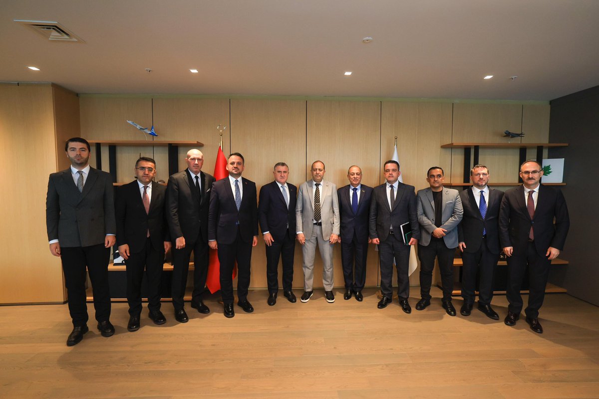 OA_BAK's tweet photo. Suriye Gençlik ve Spor Bakanı Sayın Muhammed Samih Hamid ile İstanbul Basketbol Gelişim Merkezimizde verimli bir görüşme gerçekleştirdik.

Dost ve kardeş Suriye’nin yeniden ihyası yolunda el ele veriyor, iş birliklerimizi artırarak yolumuza kararlılıkla devam ediyoruz.🇹🇷🤝🏻🇸🇾 https://t.co/eeDvXEsjNz