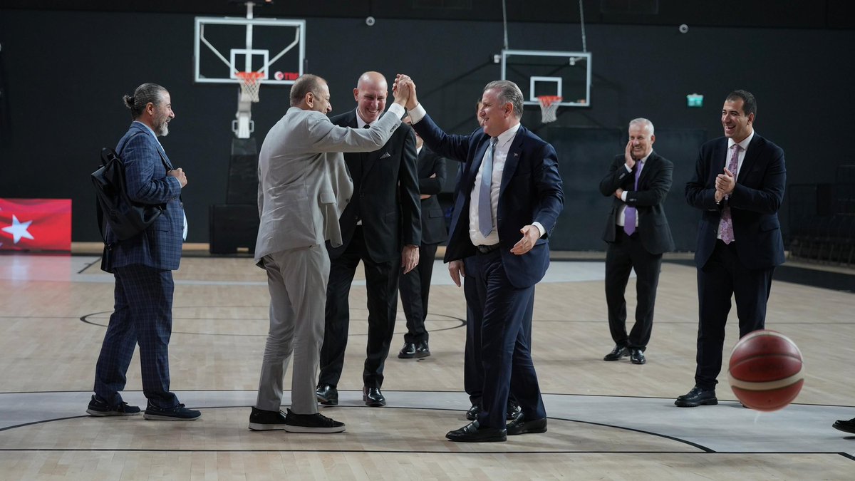 OA_BAK's tweet photo. Suriye Gençlik ve Spor Bakanı Sayın Muhammed Samih Hamid ile İstanbul Basketbol Gelişim Merkezimizde verimli bir görüşme gerçekleştirdik.

Dost ve kardeş Suriye’nin yeniden ihyası yolunda el ele veriyor, iş birliklerimizi artırarak yolumuza kararlılıkla devam ediyoruz.🇹🇷🤝🏻🇸🇾 https://t.co/eeDvXEsjNz
