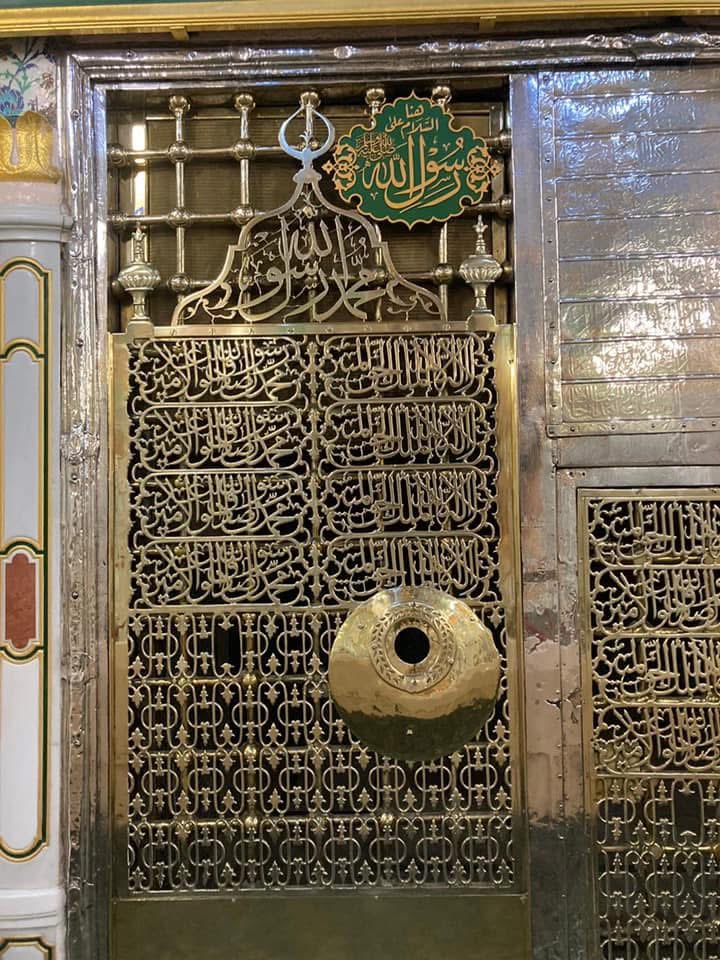 abdonfehro's tweet photo. "وَليسَ يشبِههُ في النَّاسِ مِن أحدٍ
 فَهْو الكَريمُ رفِيعُ الخَلْقِ والخُلُقِ
 صلَّى عليكَ إلهِي مَا الرِّياحُ ذَوتْ
 أو أنْزَلَ الغَيثَ ربِّي خالق الأفُقِ"
 #ﷺ
#الجمعة
#صلو_على_طه_صلاةَ_محبّةٍ
أيها المحب لو أطلعك الله على انوار صلوات المحبين على الحبيبﷺوهي تتلألأ وتزيدهم قربا https://t.co/Y3BhevMu9a