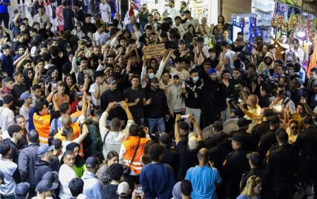 #منصف_المرزوقي
عن الأحداث الأخيرة في بلدي الثاني 

كل ما يجري في المغرب بالنسبة لي بأهمية ما يجري في تونس .

أتابع الأحداث الأخيرة كل لحظة وموقفي هو موقف المحبّ الحريص أشدّ الحرص على استقرار المغرب وتواصل تقدمه المدهش وتحقيق أحلام شبابه الأبي . 

لا يمضي في فرنسا أين أقضي منفاي