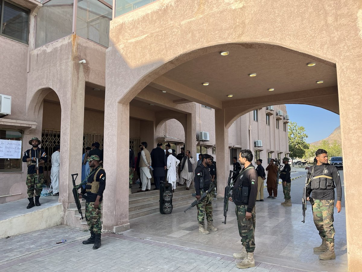 SBuetk's tweet photo. “Commissioner of Kalat, along with the VC and administration of Buetk, reached the protest site to hold talks and Negotiation with the Students regarding the ongoing protest.”
#StopharrasingBuetkstudents
#JusticeForBUETKStudents https://t.co/MbulzsYHyv