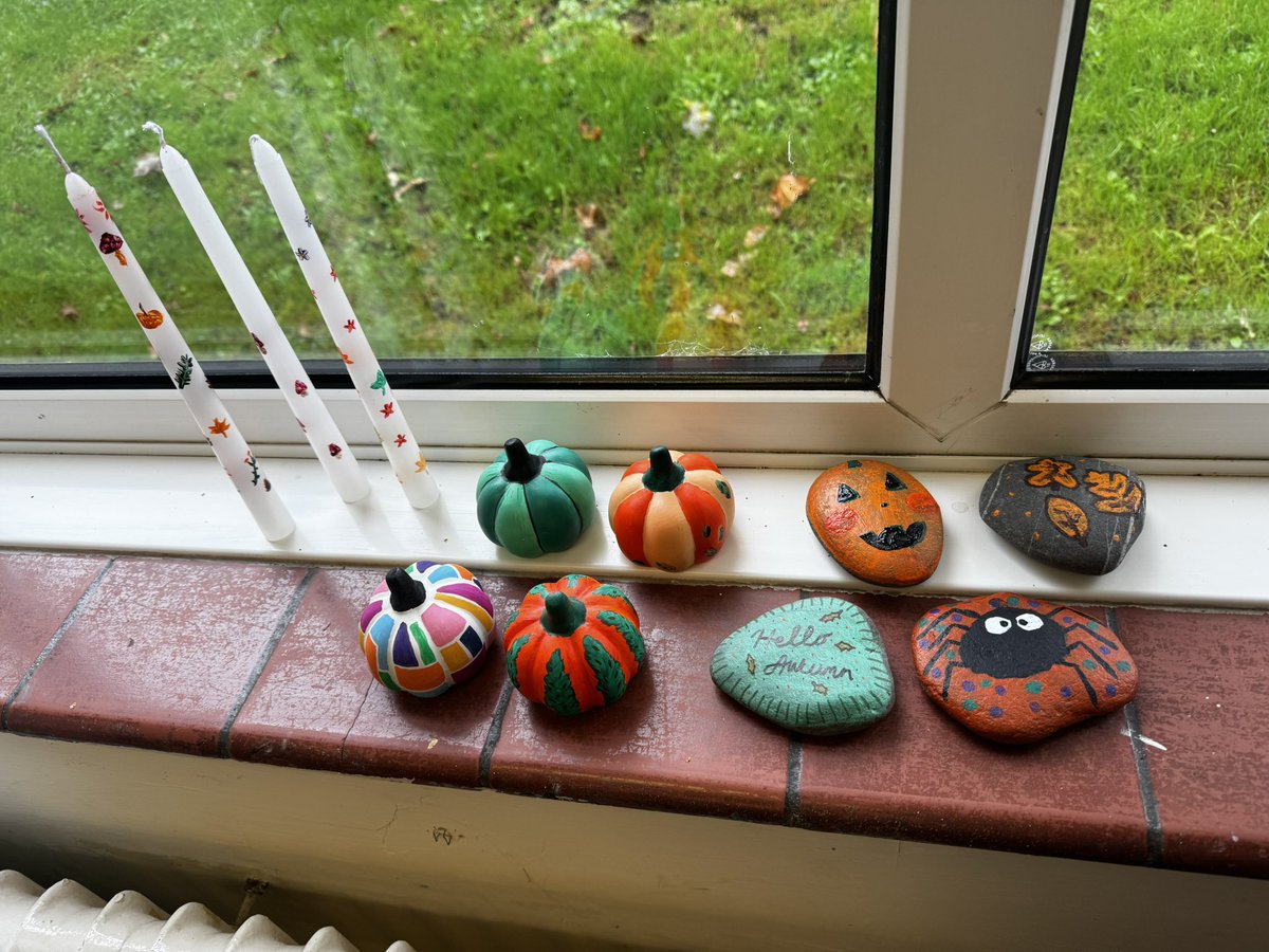TWSaLTTeam's tweet photo. 🎃🕯️✨ A calming wellbeing morning of pumpkin, pebble and candle painting. The perfect pause after timetabling &amp; before the busyness of boosters! It also gave our team, who span 2 cities, a chance to connect &amp; strengthen our sense of belonging 💛

#TeamWellbeing #LifeAtTedWragg https://t.co/D8TBD7Erxd
