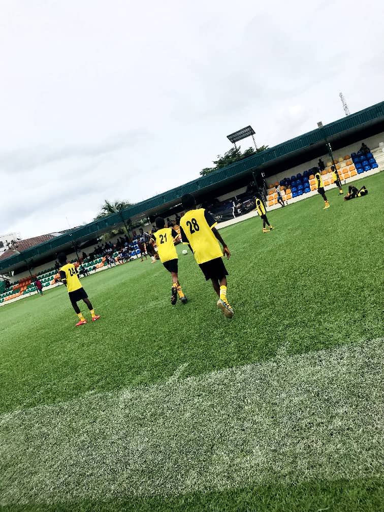 GreatemiratesFA's tweet photo. 💦It's training day guys 💦

Heart of a Winner 🏆 

Given the smile into the heart of the kids 💓 

#Theyoungshallgrowkids 
#Unstoppableboys 
#Hopetothehopeless 
#2025yearofexpansiontoglory https://t.co/AK5WslNgDo