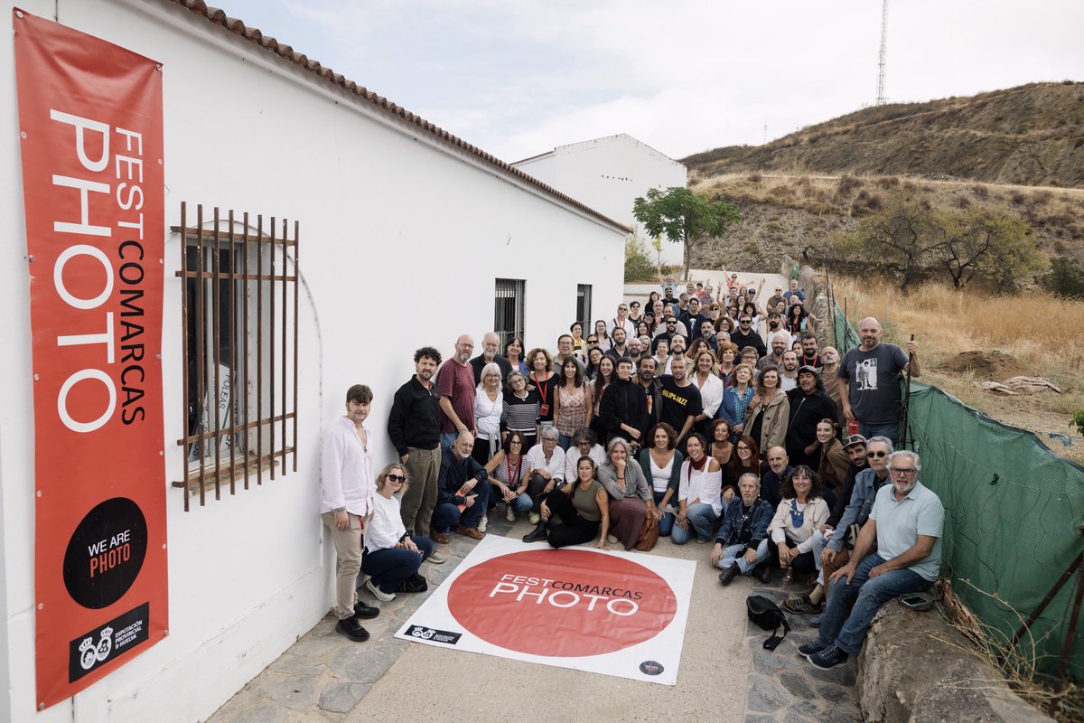 Clausuramos un año más la VI Edición del Festival Internacional de Fotografía FESTCOMARCASPHOTO que organizamos con <a href="/DipuHU/">Diputación de Huelva</a> y producimos con <a href="/are_photo/">WE ARE PHOTO</a> 

Mil gracias a todxs lxs que lo hacéis posible cada año.

📸 Clara Carrasco