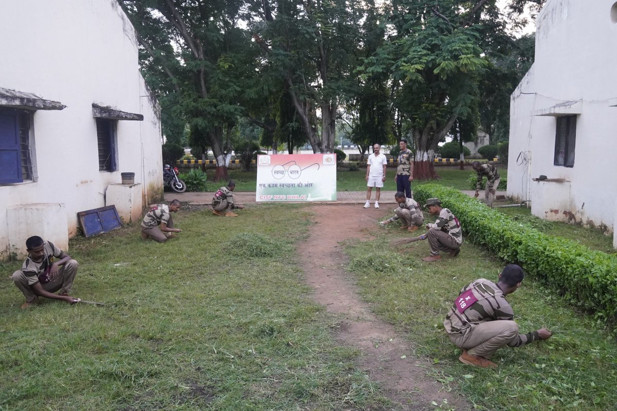 CISFTraining's tweet image. Cleanliness Drive at CISF RTC Bhilai!

As part of the Swachh Bharat Abhiyan, staff &amp;amp; trainees of CISF RTC Bhilai actively participated in a cleanliness drive .

Together, we contribute towards a clean, green, and sustainable future for our nation. 🌏🌱 @CISFHQrs