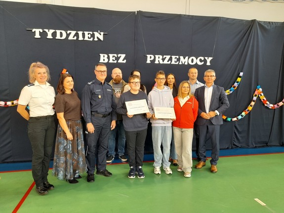 Osiek. Podziękowania dla nastolatków za uratowanie życia porzuconych kociąt.
oswiecim.policja.gov.pl/kos/o-nas/wzor…