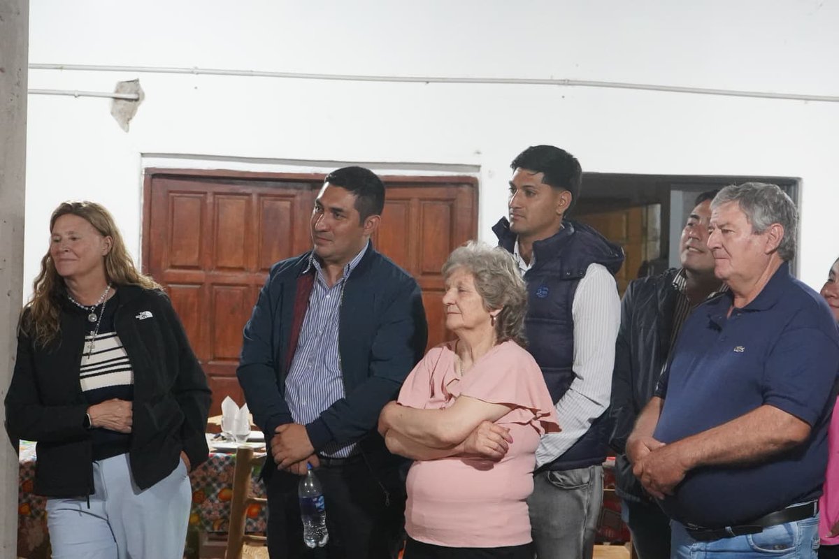 GabyPedrali's tweet photo. Ayer terminamos el día del Departamento Ángel Vicente Peñaloza en el paraje rural El Chañar compartiendo junto a toda la familia Escalante. Gracias por la invitación y por coincidir en la necesidad de seguir defendiendo esta tierra federal y pujante que tanto amamos. https://t.co/SaBKOneqsh