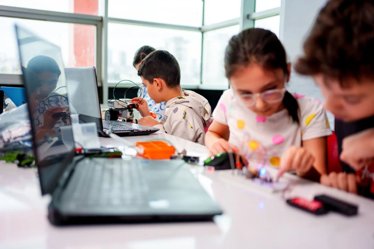 RoboBharati's tweet image. The future of education is here, blending creativity and technology to inspire young minds. Visit robobharati.com to see how innovative robotics programs can transform learning experiences for children.
#RoboBharati_Manipal #Age6to16Years #LearnToInnovate